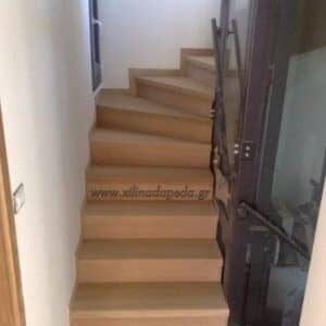 Επένδυση τσιμεντένιας σκάλας με μασίφ ξύλο